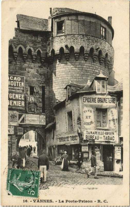 Carte postale ancienne Vannes-La Porte Prison à Vannes