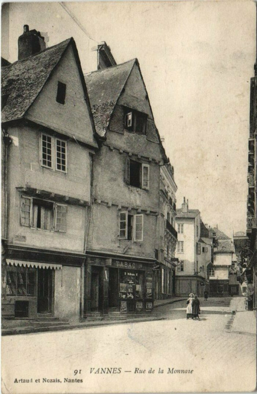 Carte postale ancienne Vannes-Rue de la Monnaie à Vannes