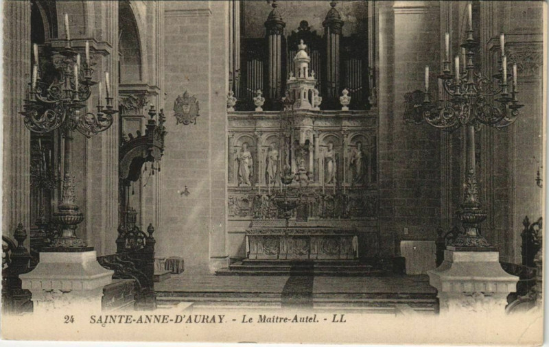 Carte postale ancienne Sainte-Anne-d'Auray-Le Maitre Autel à Auray