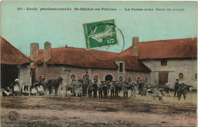 Carte postale ancienne Saint-Michel-en-Priziac-La Basse cour à Priziac