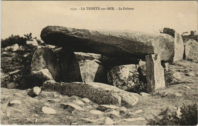 Carte postale ancienne La Trinite-sur-Mer-Le Dolmen