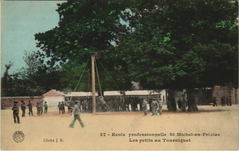 Carte postale ancienne Saint-Michel-en-Priziac-Les petits au Tourniquet à Priziac