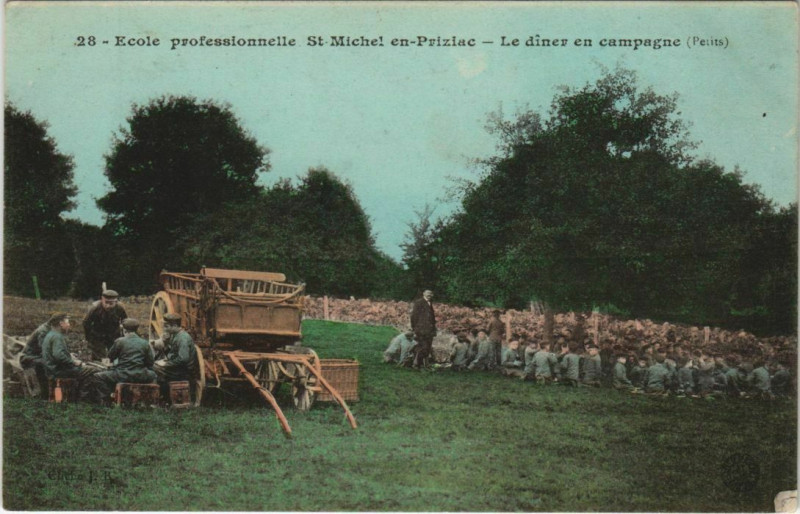 Carte postale ancienne Saint-Michel-en-Priziac-Le diner en campagne à Priziac