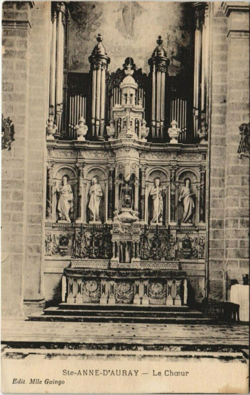 Carte postale ancienne Sainte-Anne-d'Auray-Le Choeur à Auray