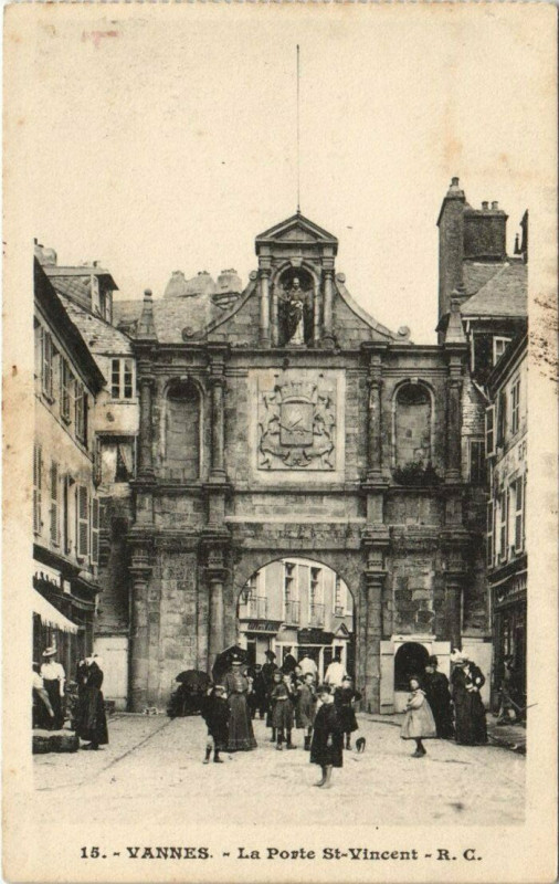 Carte postale ancienne Vannes-La Porte Saint-Vincent à Vannes