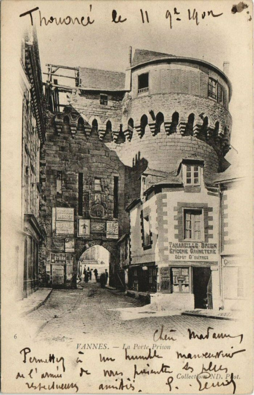 Carte postale ancienne Vannes-La Porte Prison à Vannes