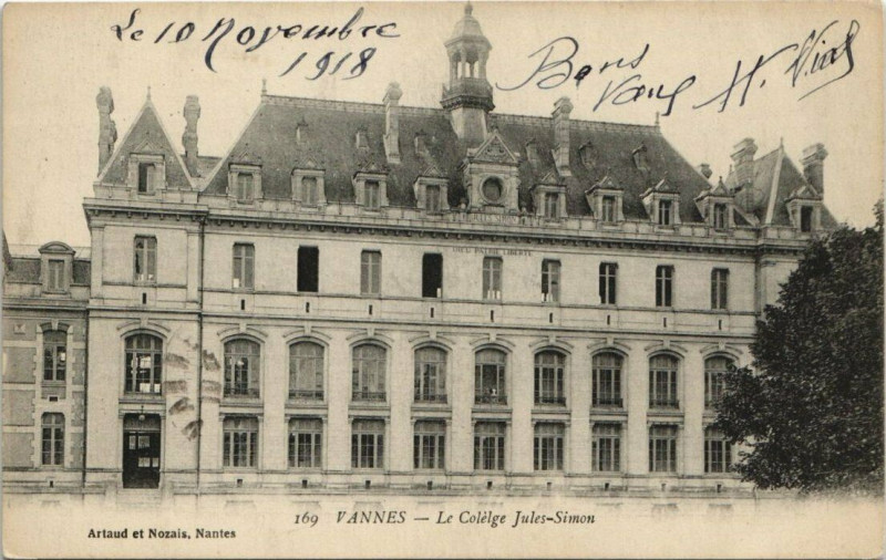 Carte postale ancienne Vannes-Le College Jules Simon à Vannes