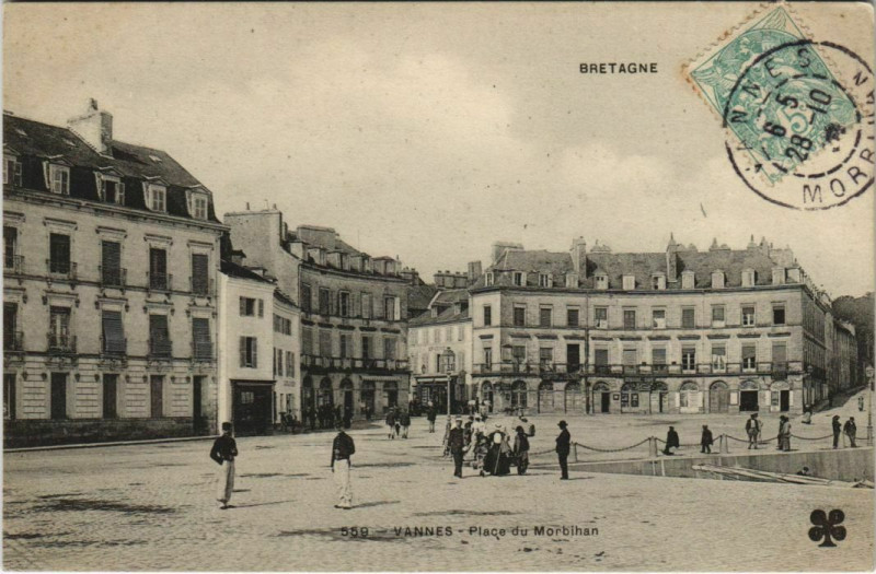 Carte postale ancienne Vannes-Place du Morbihan à Vannes