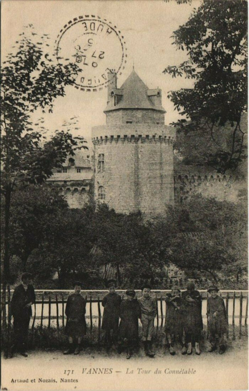 Carte postale ancienne Vannes-La Tour du Connetable à Vannes