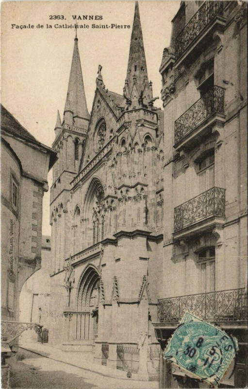 Carte postale ancienne Vannes-Facade de la Cathedrale Saint-Pierre à Vannes