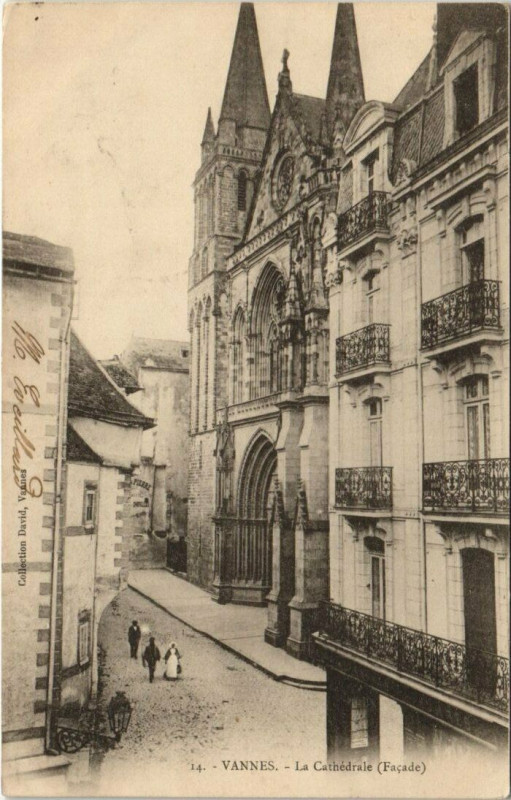 Carte postale ancienne Vannes-La Cathédrale à Vannes