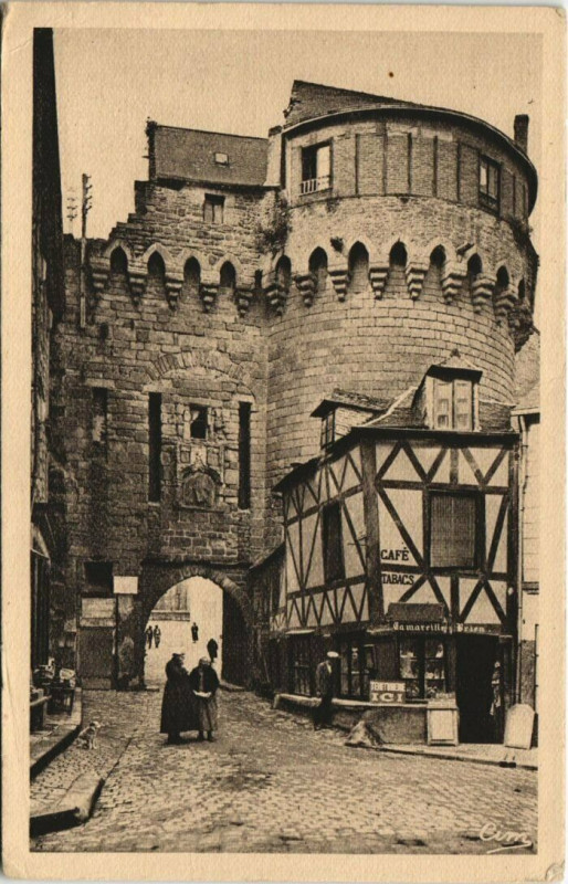 Carte postale ancienne Vannes-La Porte Prison à Vannes