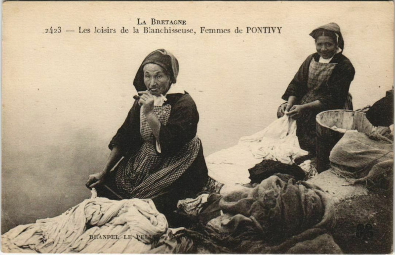 Carte postale ancienne La Bretagne - Les Joisirs de la Bianchisseuse Femmes de Pontivy à Pontivy