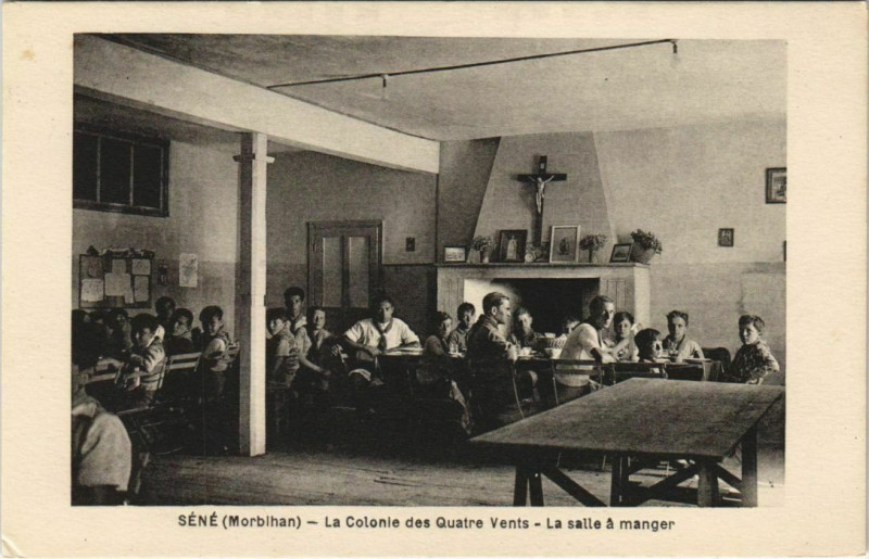 Carte postale ancienne Sene - La Colonie des Quatre Venis - La salle a Manger à Séné