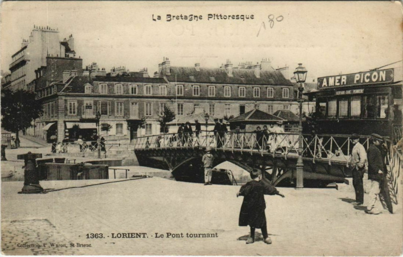 Carte postale ancienne Lorient - Pont tournant à Lorient