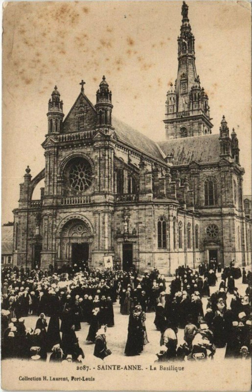 Carte postale ancienne Sainte-Anne - La Basilique