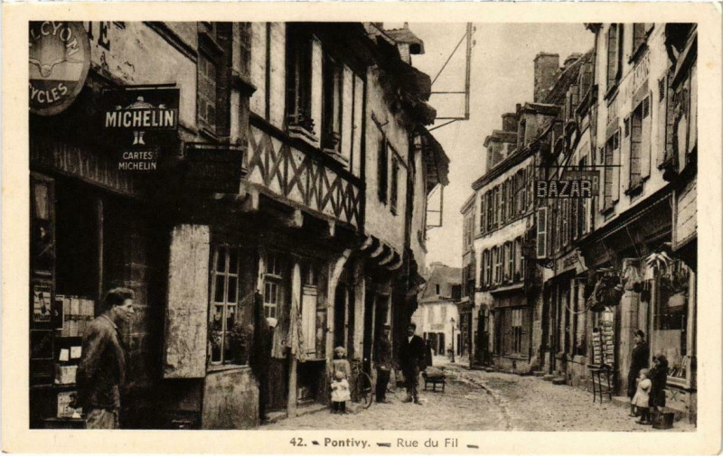 Carte postale ancienne Pontivy - Rue du Fil à Pontivy
