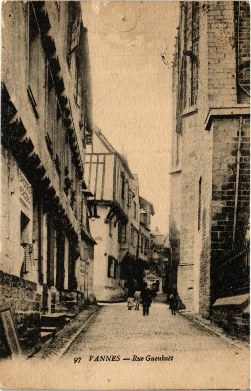 Carte postale ancienne Vannes - Rue Guenbaet à Vannes