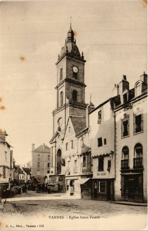 Carte postale ancienne Vannes - Eglise St-Patern à Vannes
