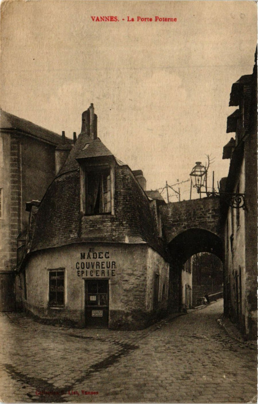 Carte postale ancienne Vannes - La Porte Poterne à Vannes