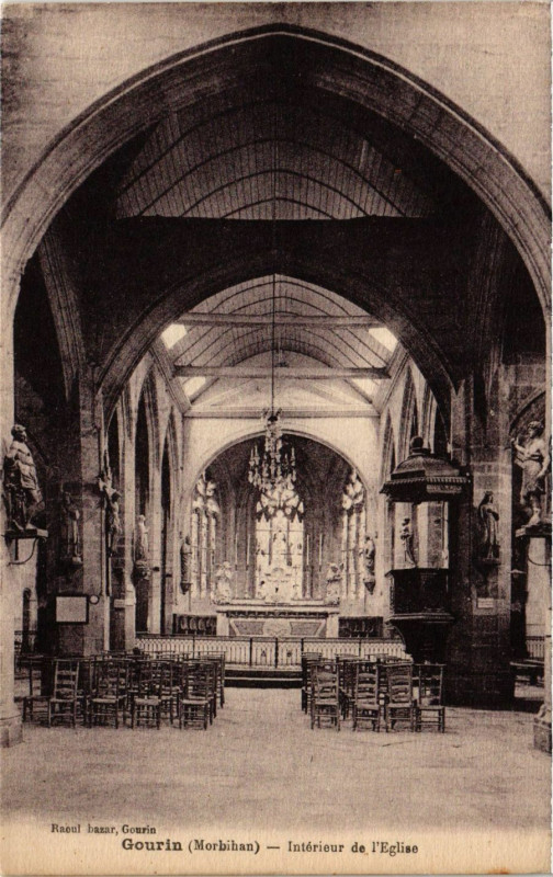 Carte postale ancienne Intérieur de l'Eglise à Gourin