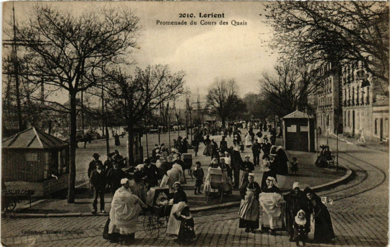 Carte postale ancienne Lorient - Promenade du Cours des Quais à Lorient