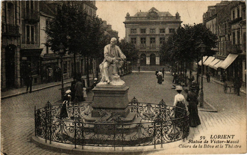Carte postale ancienne Lorient - Statue de VICtor-Hugo à Lorient