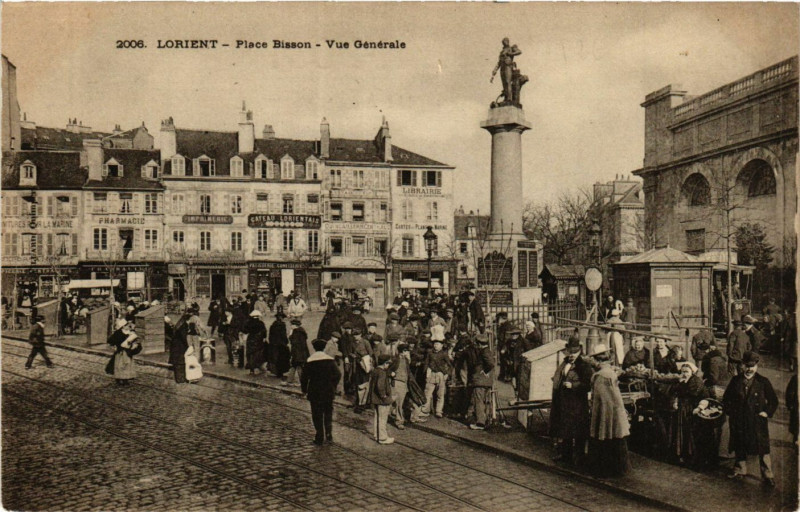 Carte postale ancienne Lorient - Place Bisson - Vue générale à Lorient