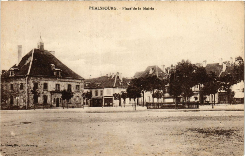 Carte postale ancienne Phalsbourg - Place de la Mairie
