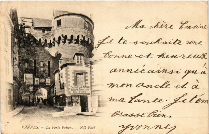 Carte postale ancienne Vannes - La Porte Prison à Vannes