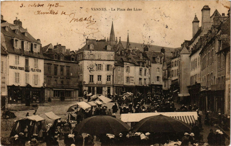 Carte postale ancienne Vannes - La Place des Lices à Vannes