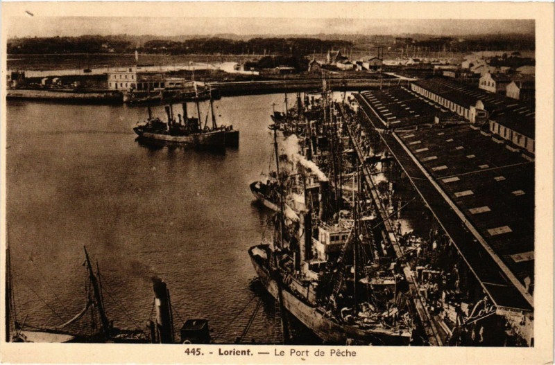 Carte postale ancienne Lorient - Le Port de Peche à Lorient