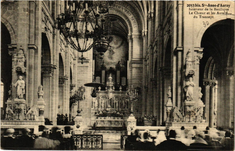 Carte postale ancienne Sainte-Anne d'Auray Interieur de la Basilique Le Choeur et les.. à Auray
