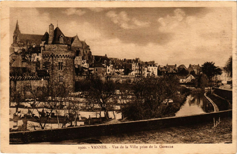 Carte postale ancienne Vannes - Vue de la Ville prise de la Garenne à Vannes