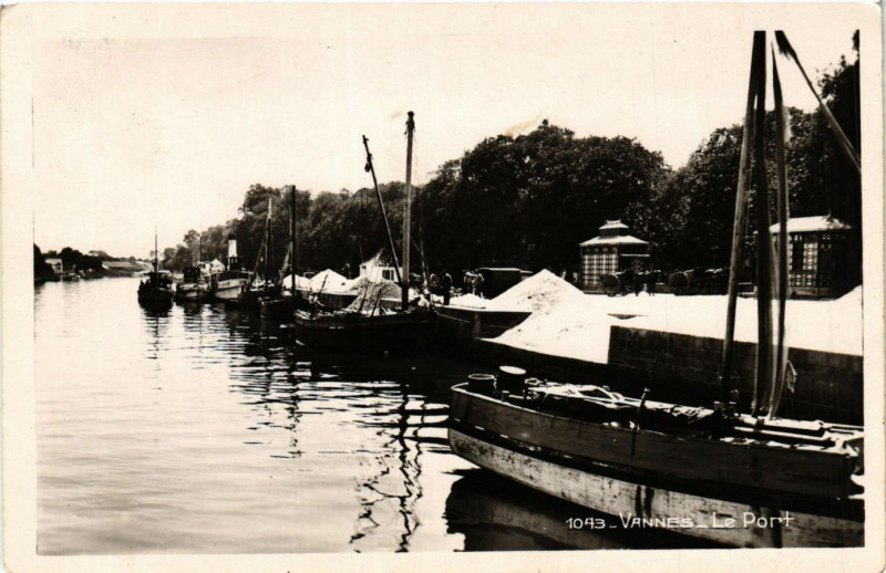 Carte postale ancienne Vannes - Le Port à Vannes