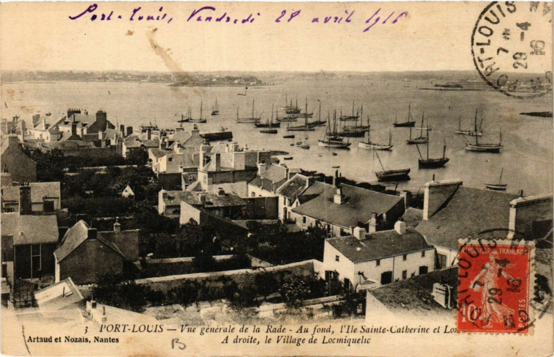 Carte postale ancienne Port-Louis - Vue générale de la Rade - Au fond l'Ile Ste-... à Port-Louis