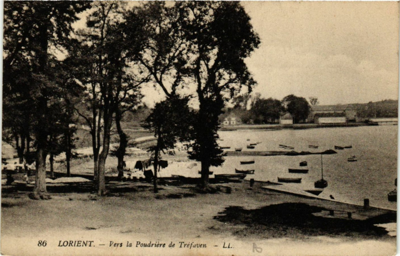 Carte postale ancienne Lorient - Vers la Poudriere de Trefaven à Lorient