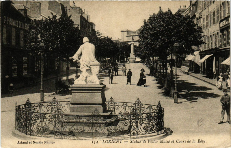 Carte postale ancienne Lorient - Statue de VICtor Masse et Cours de le Bove à Lorient