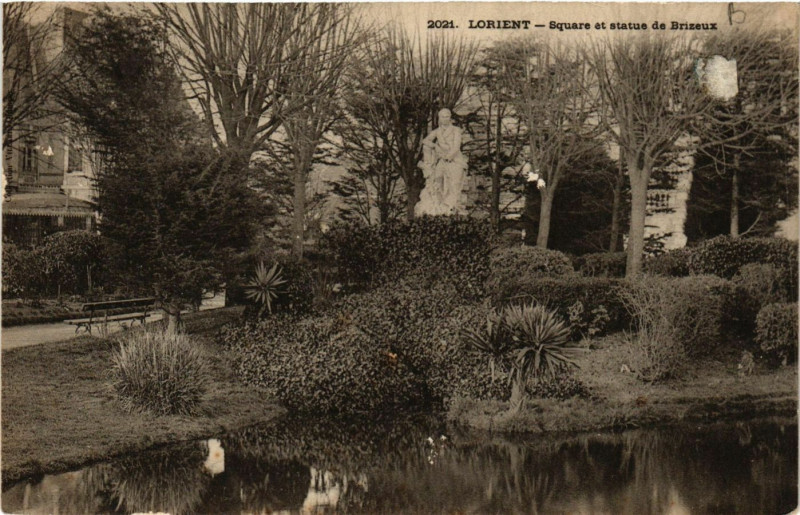 Carte postale ancienne Lorient - Square et statue de Brizeux à Lorient