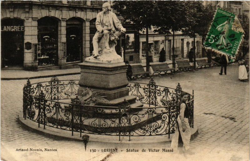 Carte postale ancienne Lorient - Satue de VICtor Masse à Lorient