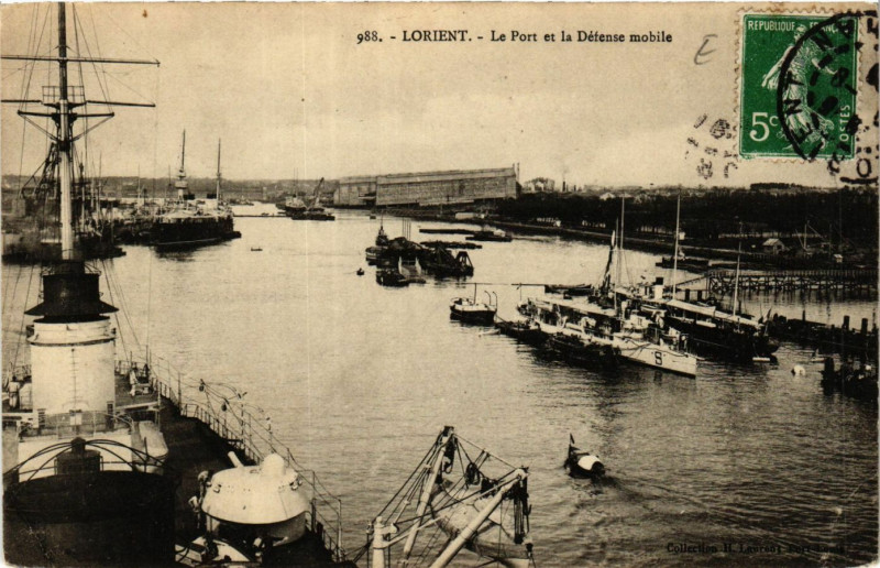 Carte postale ancienne Lorient - Le Port et la Detense mobile à Lorient