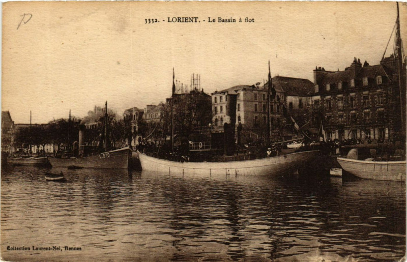 Carte postale ancienne Lorient - Le Bassin a flot à Lorient
