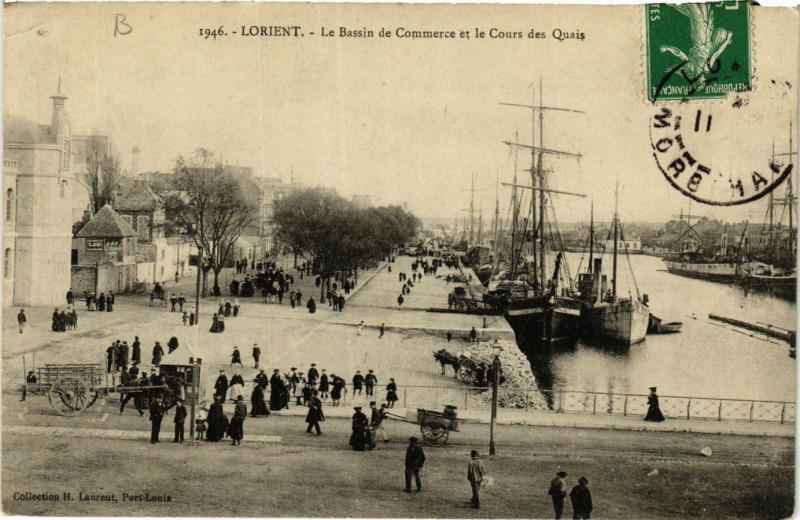 Carte postale ancienne Lorient - Le Bassin de Commerce et le Cours des Quais à Lorient