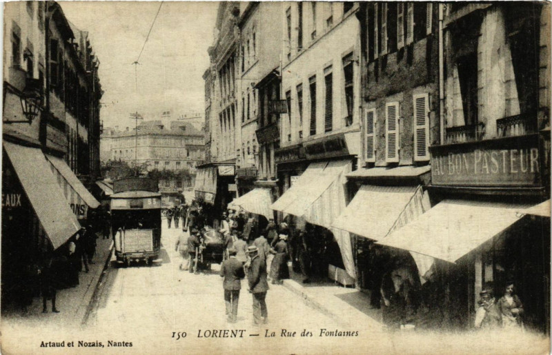 Carte postale ancienne Lorient - La Rue des Fontaines à Lorient