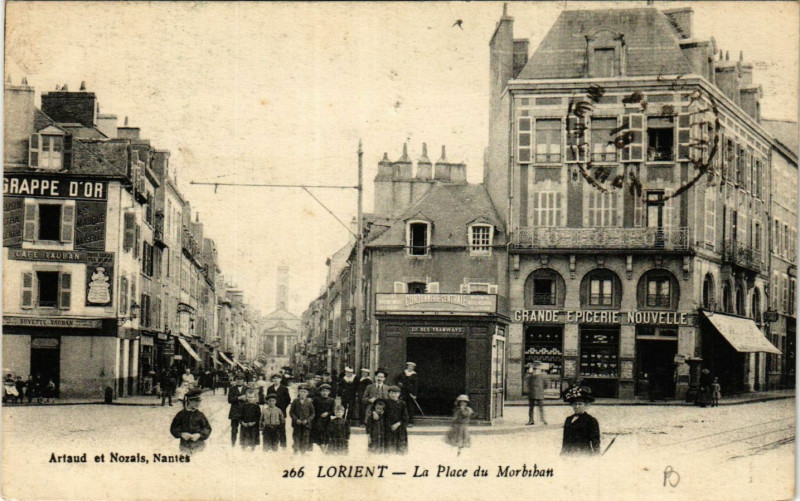 Carte postale ancienne Lorient - La Place du Morbihan à Lorient