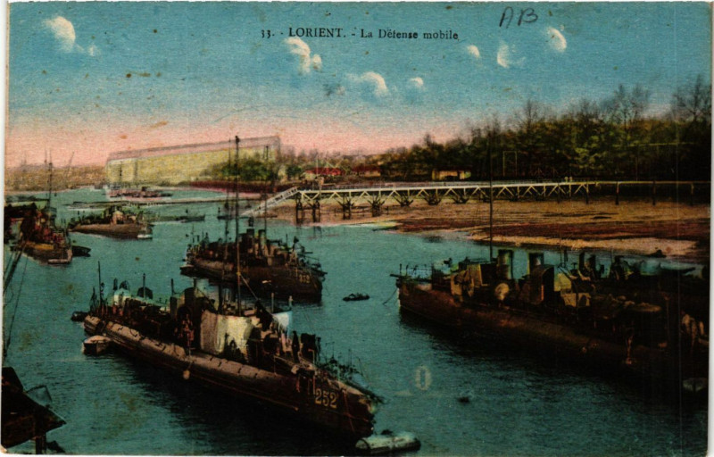 Carte postale ancienne Lorient - La Detense mobile à Lorient
