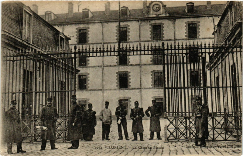 Carte postale ancienne Lorient - La Caserne Blason à Lorient