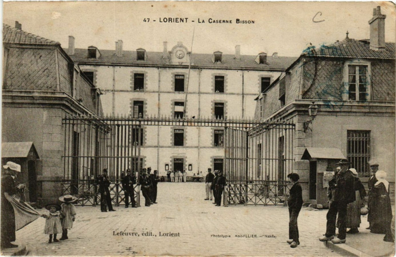 Carte postale ancienne Lorient - La Caserne Bisson à Lorient
