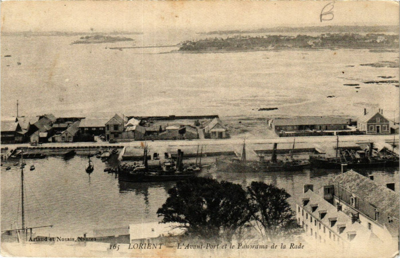 Carte postale ancienne Lorient - L'Avant-Port et le Panorama de la Rade à Lorient