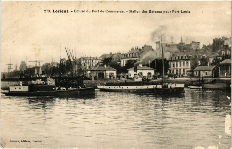 Carte postale ancienne Lorient - Ecluse du Port de Commerce - Station des Bateaux pour à Lorient